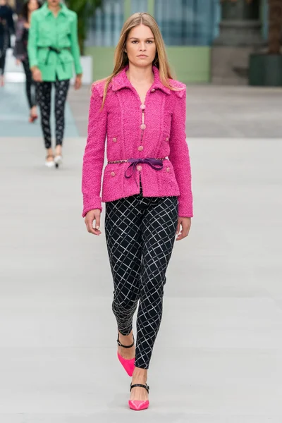 Look 14